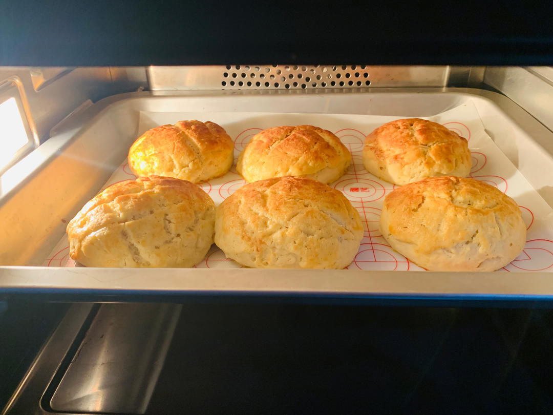 好吃到炸裂的港式菠萝包（附带制作酥皮的小视频）