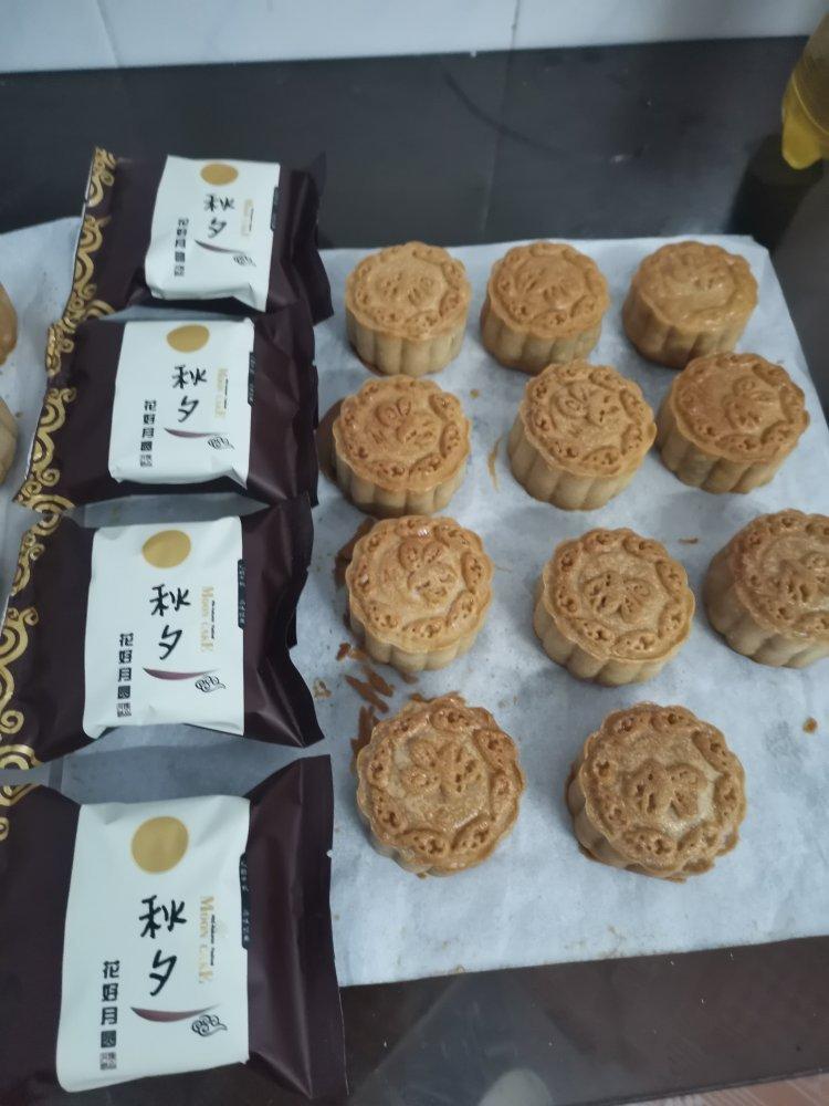广式月饼—蛋黄莲蓉月饼