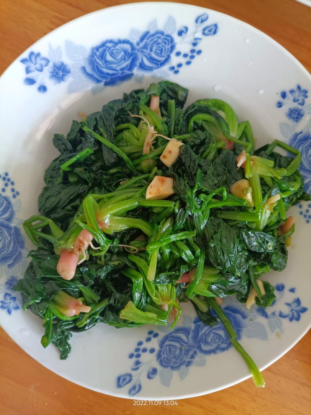 不涩口又嫩的清炒菠菜