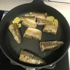 开凌梭鱼炖豆腐的做法 步骤4