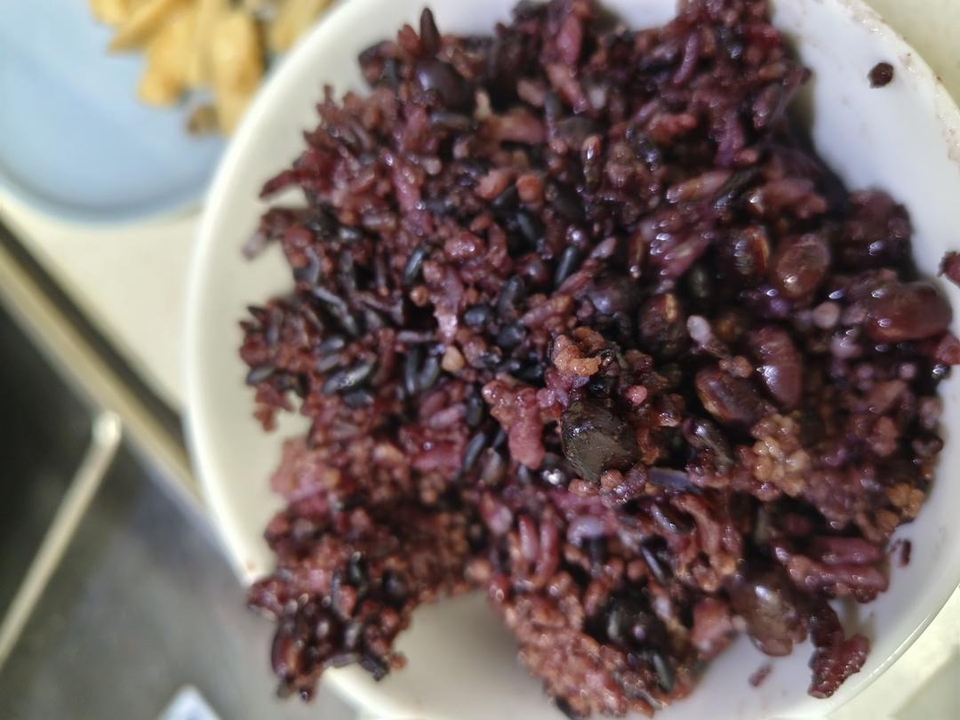 红豆紫米杂粮饭+杏仁