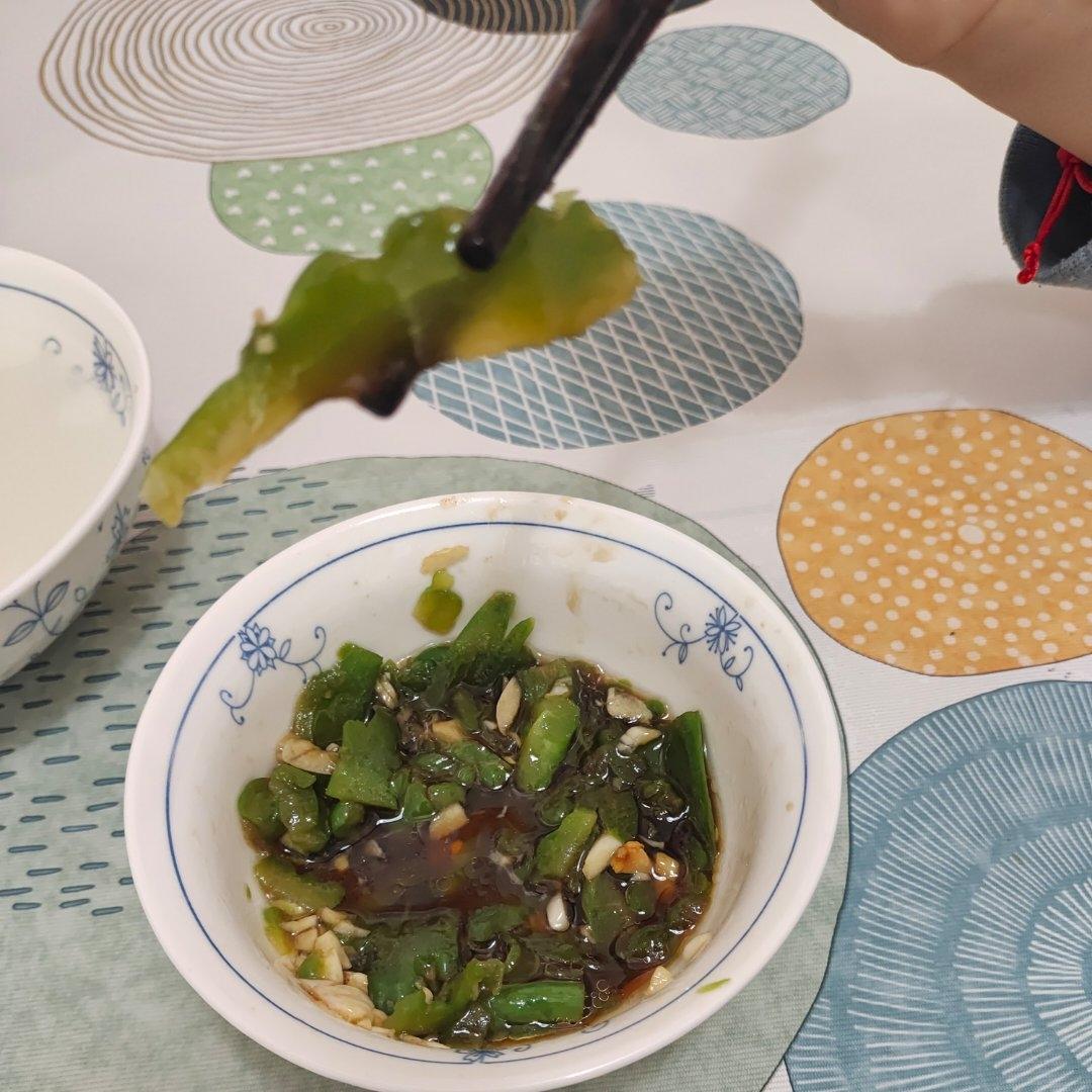 凉拌苦瓜(色碧、味脆)