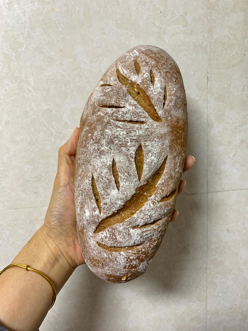 减脂全麦坚果面包