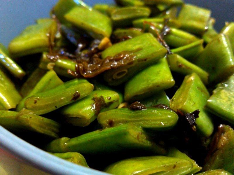 干煸橄榄菜长扁豆的做法