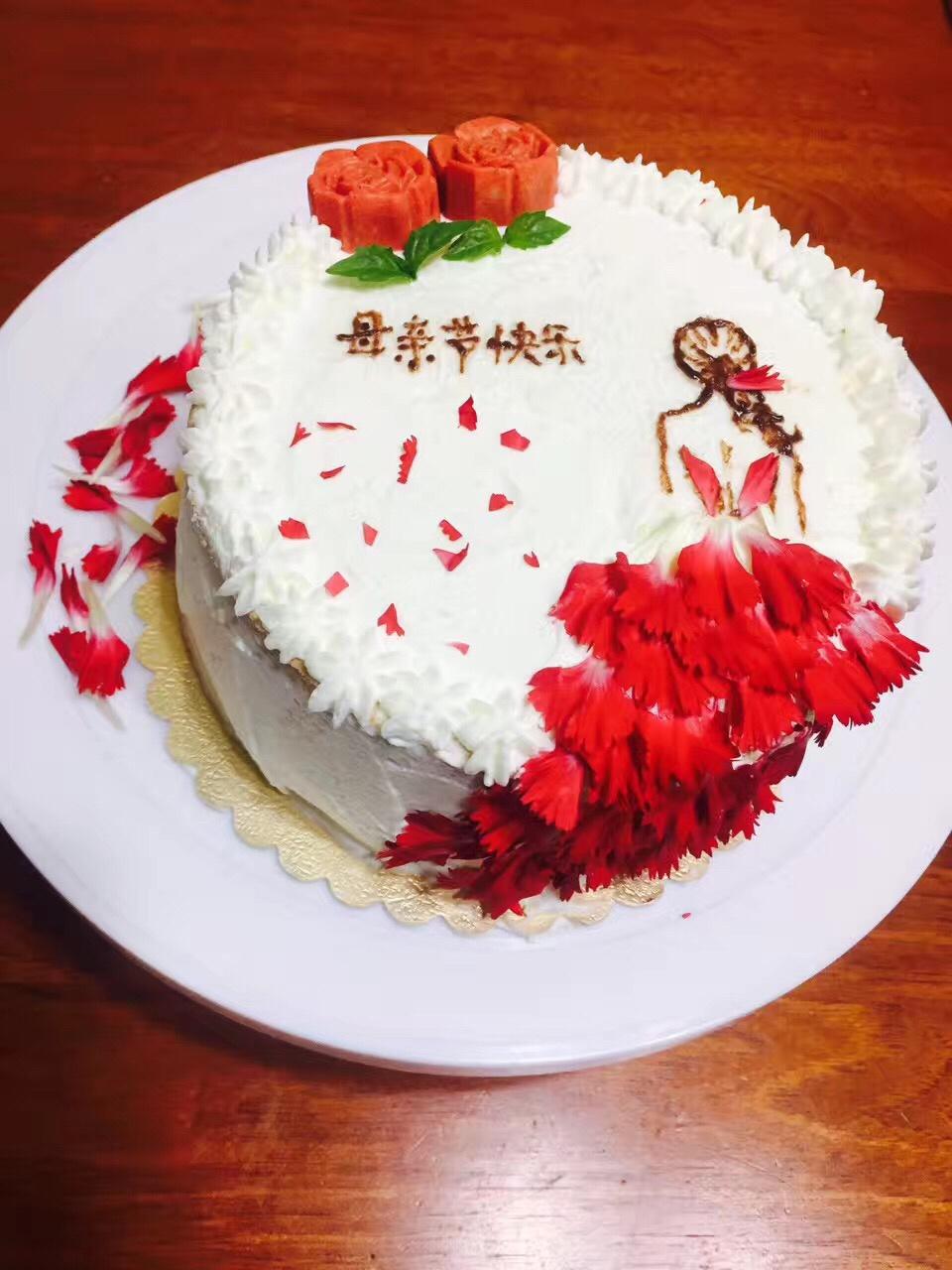 玫瑰花瓣生日蛋糕