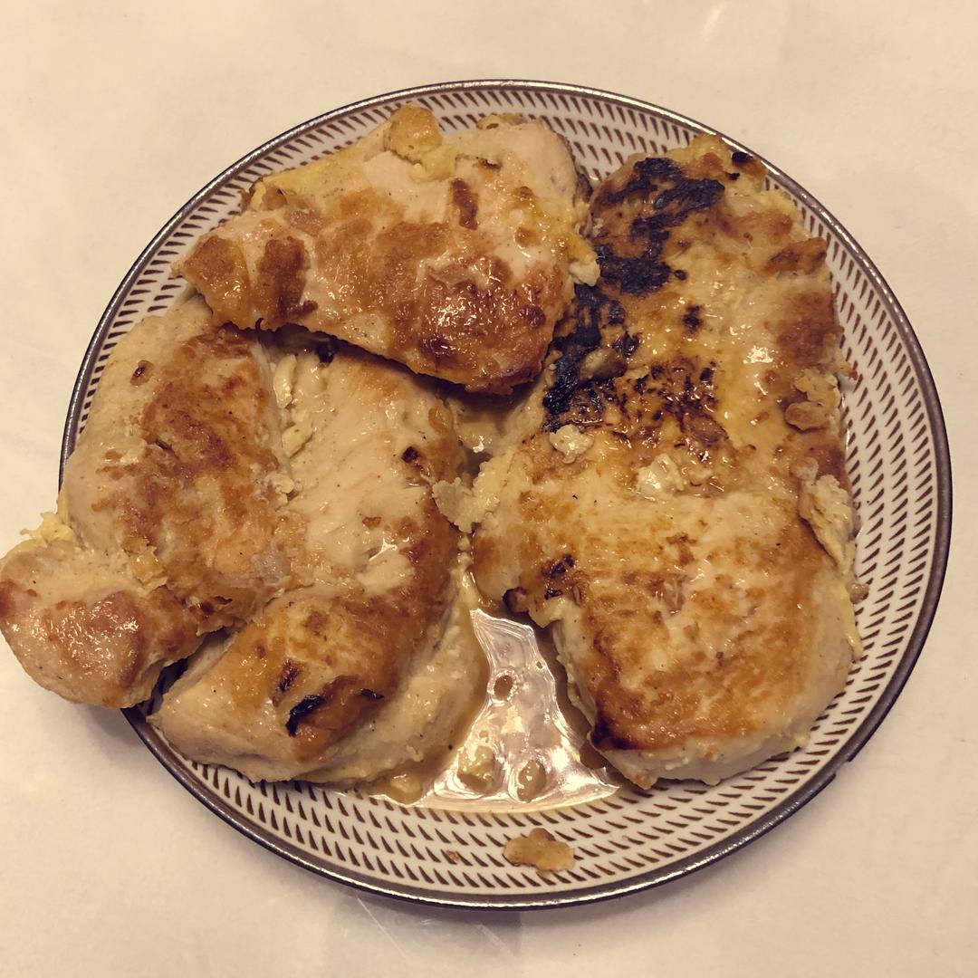 超级好吃的香煎鸡胸肉的做法