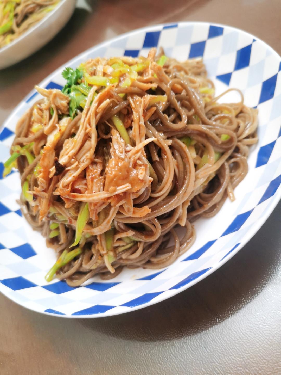 ㊙️好吃到舔碗的凉拌鸡丝荞麦面，夏天吃好爽