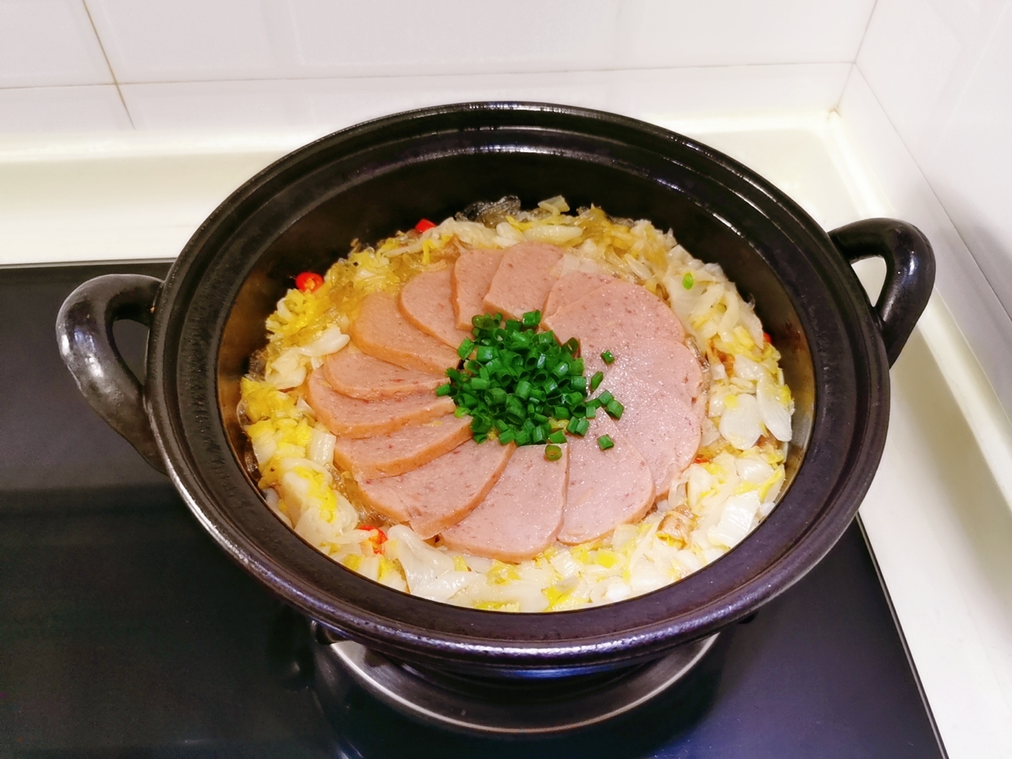 东北酸菜炖粉条😋午餐肉的做法