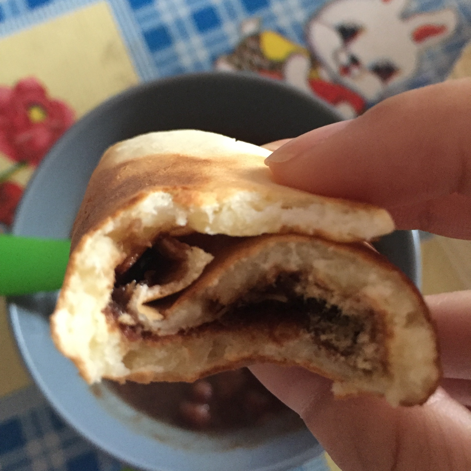 【酸奶松饼yogurt pancake】，搭上黑莓果酱和枫糖的美味。