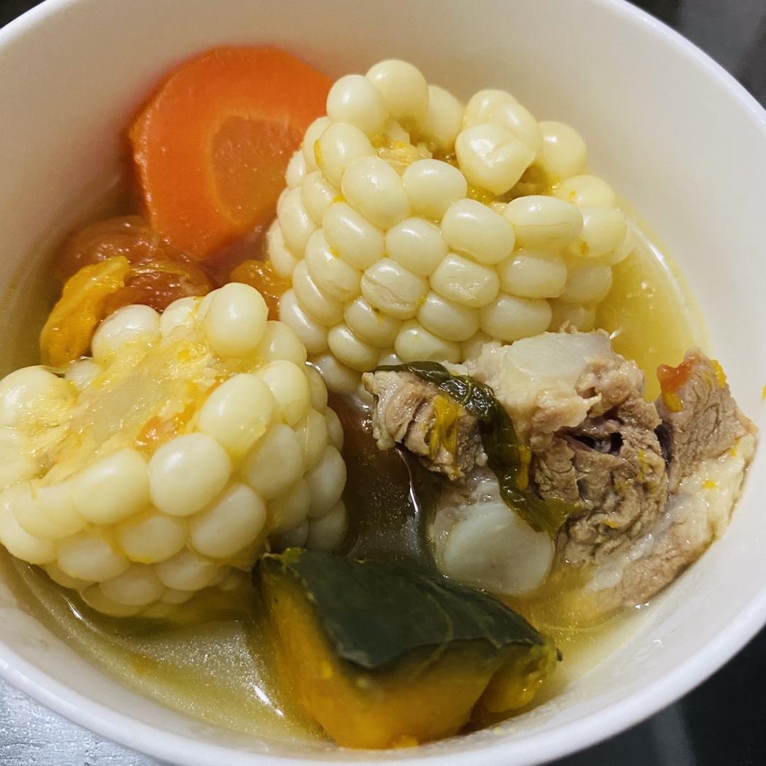 胡萝卜玉米排骨汤