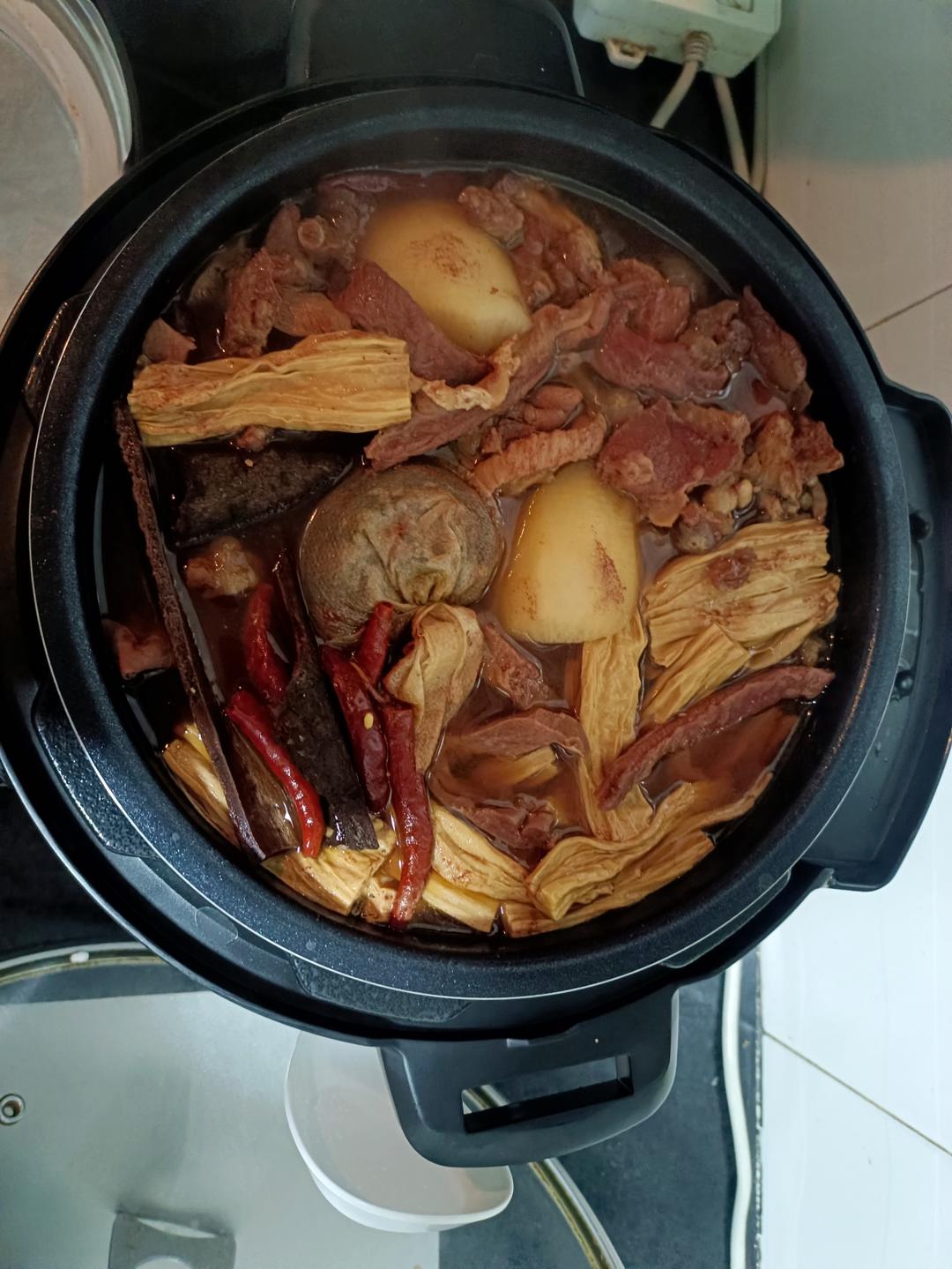 粤式萝卜腐竹牛腩煲（牛杂档味道）
