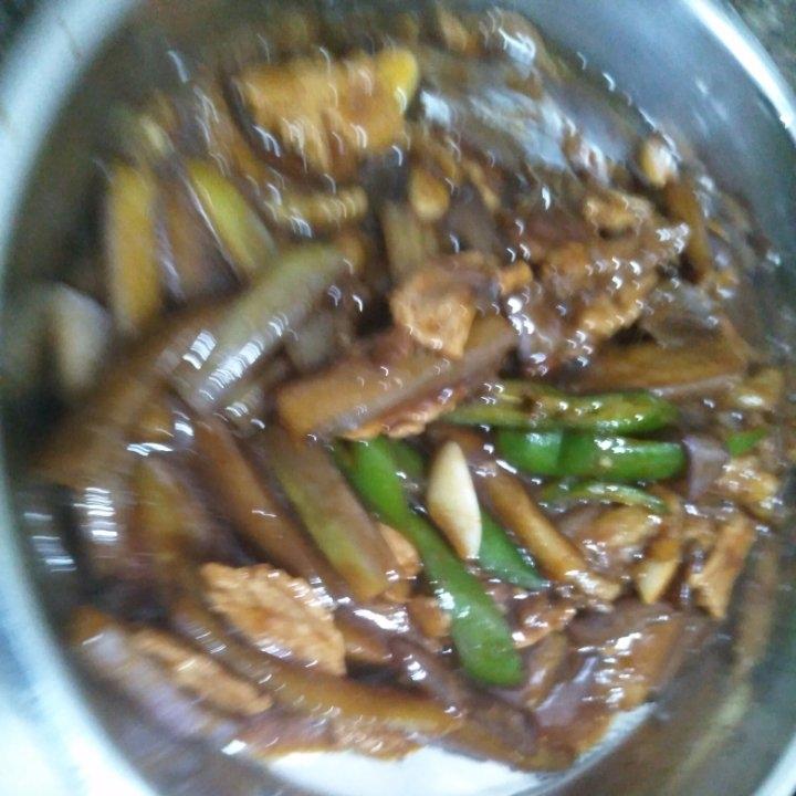 家常菜鱼香茄子煲