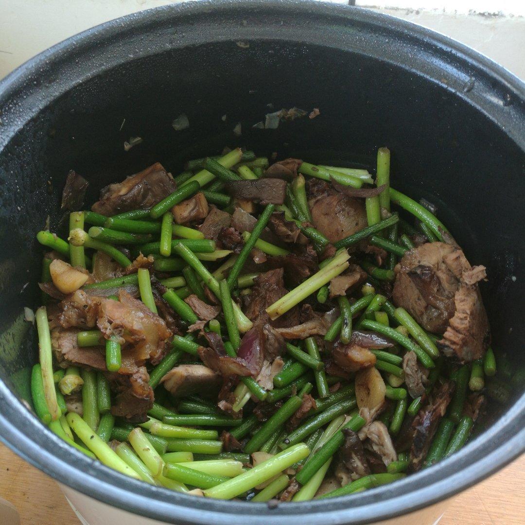 蒜苔蘑菇炒肉