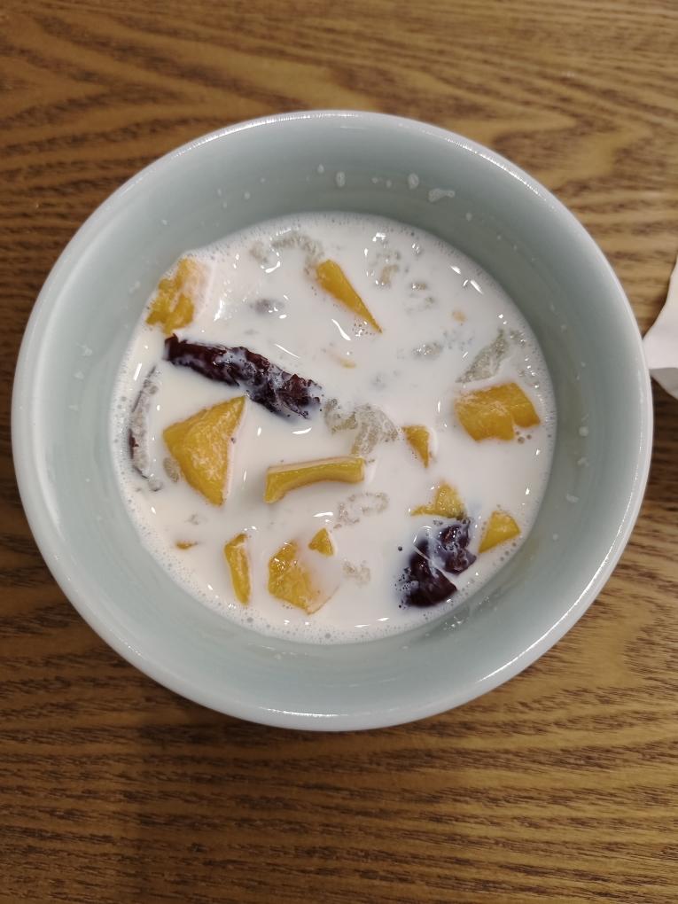 红枣牛奶芒果炖雪蛤的做法