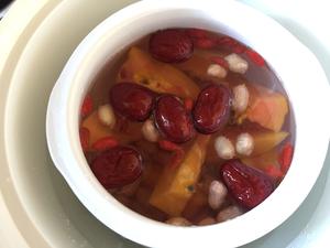 木瓜枸杞红枣花生汤的做法 步骤3