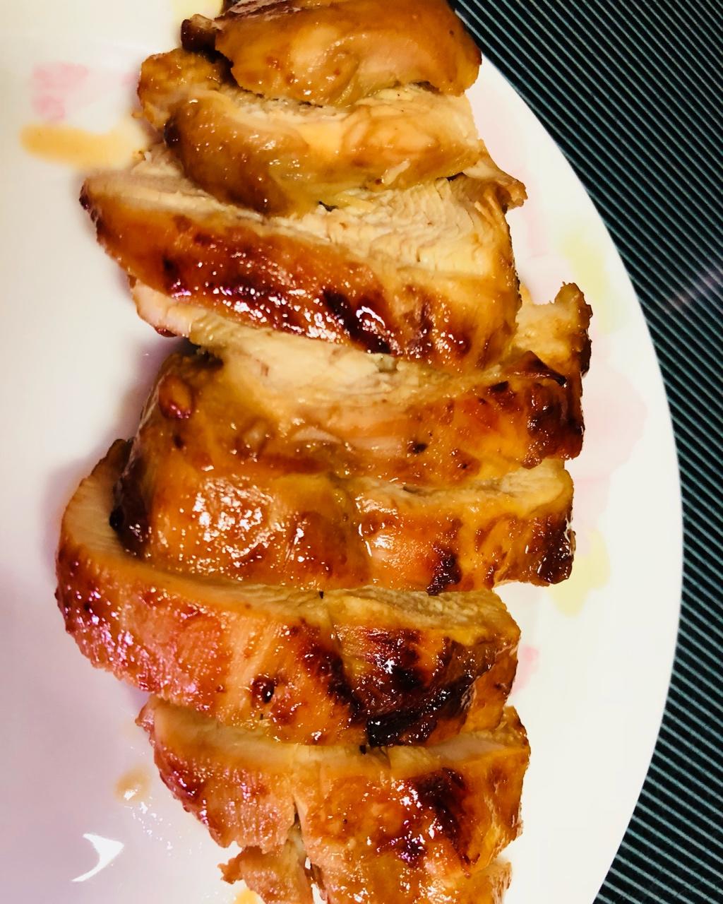 好好的舒展飞扬做的酷炫屌炸天好吃的煎鸡胸肉(香蒜蜂蜜煎鸡胸肉)