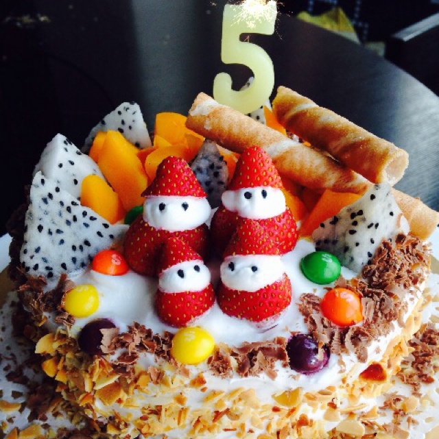 奶油水果装饰蛋糕