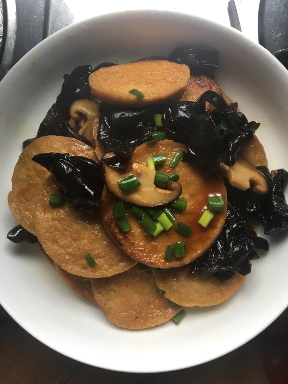 冷热可食的年菜---红烧素鸡甚于食肉!（素鸡鲜嫩多汁有诀窍）