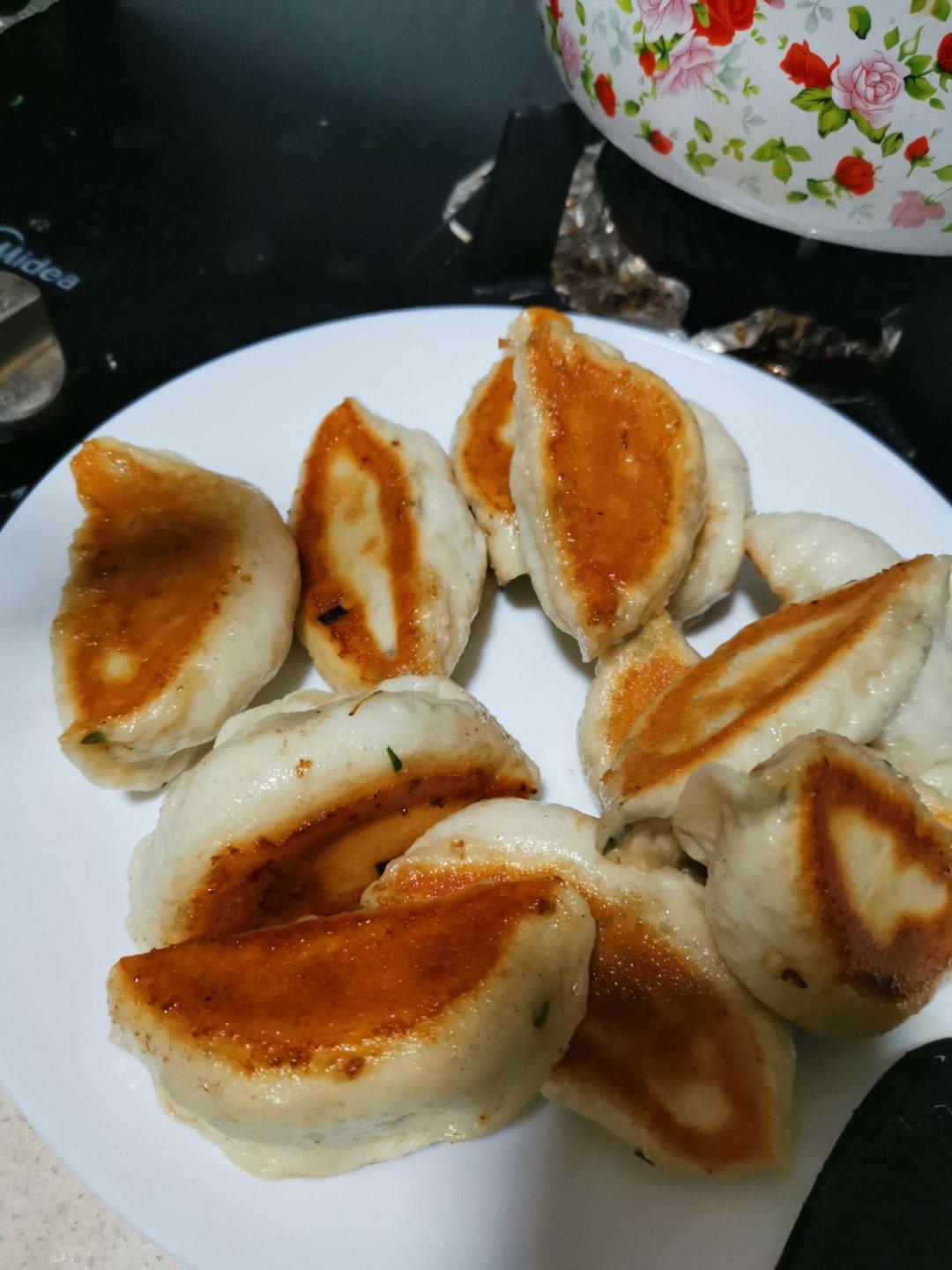 水煎包（韭菜）Fried Dumplings