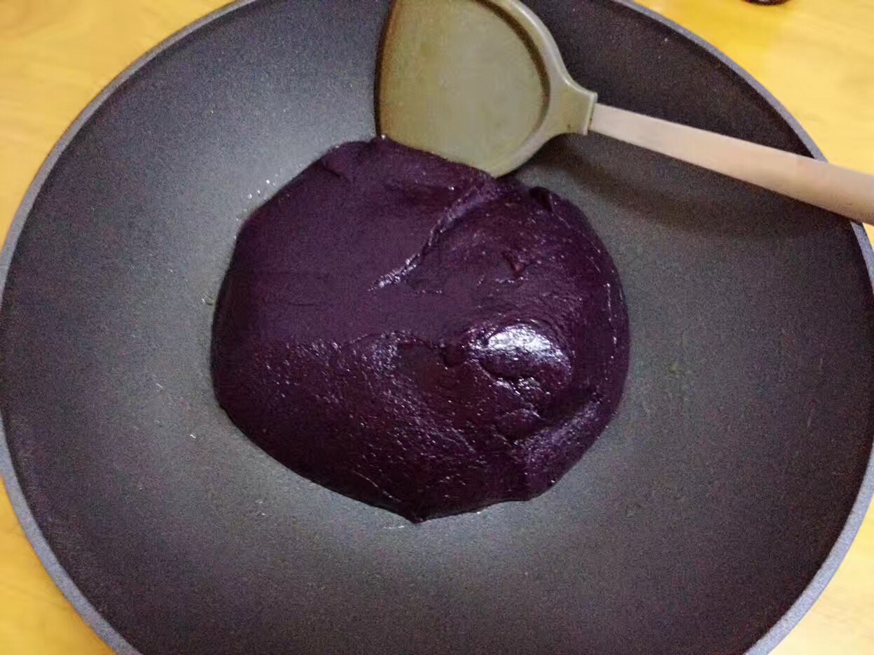 紫薯麻薯蛋黄酥的做法