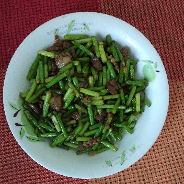 蒜苔炒肉-新手下厨 Fried Pork & Garlic