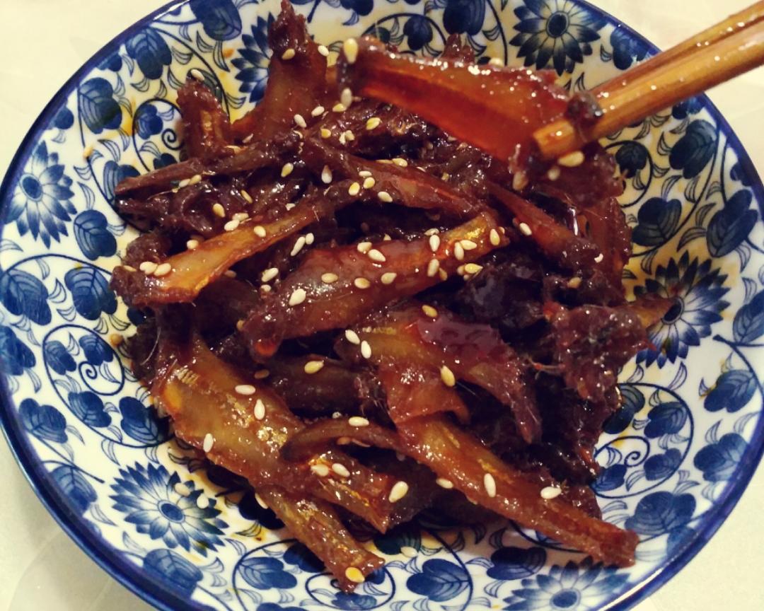 香辣蜜汁小鱼干的做法