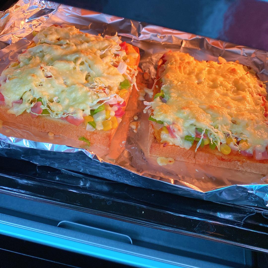 一口惊艳的吐司披萨