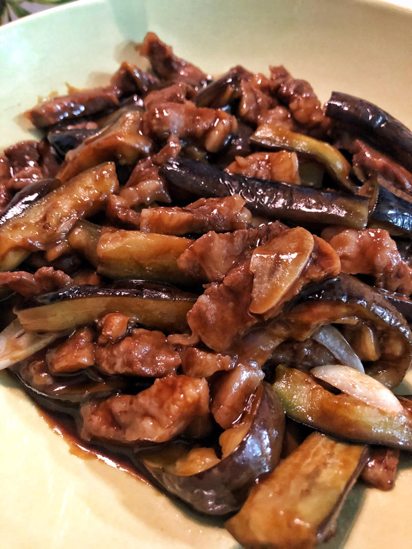 下饭茄子炒牛肉，请给我一大碗米饭
