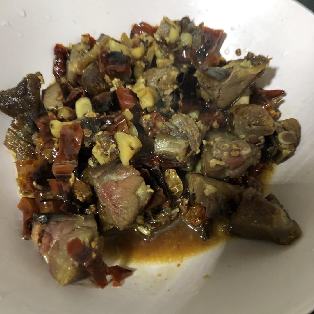 蒜苗炒腊鸭腿