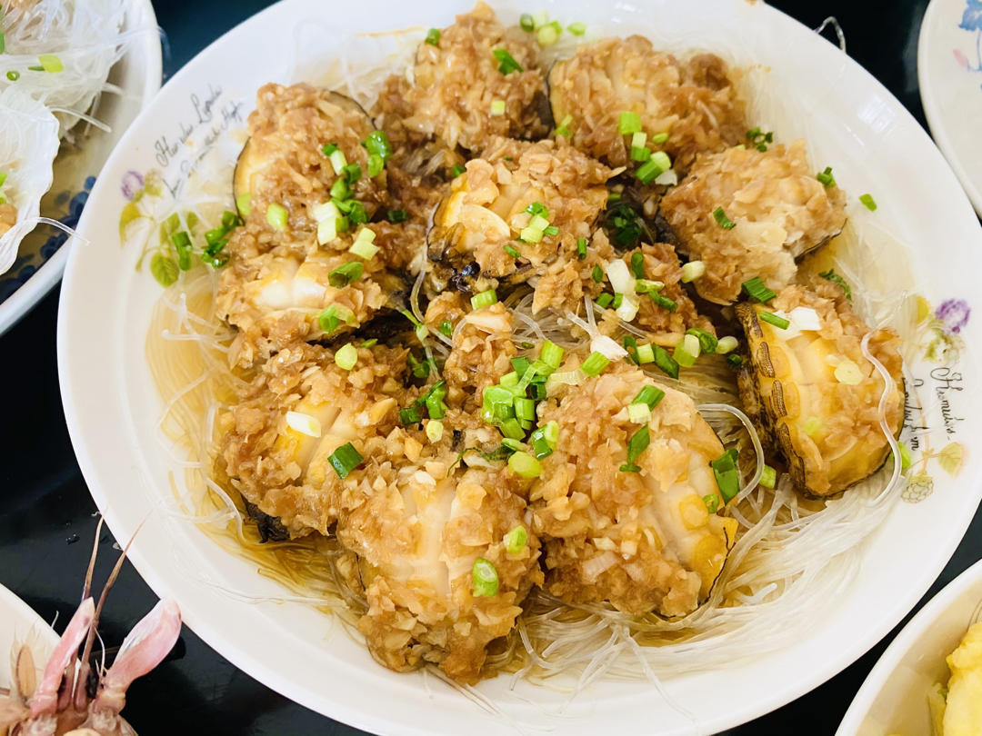 蒜蓉粉丝蒸鲍鱼