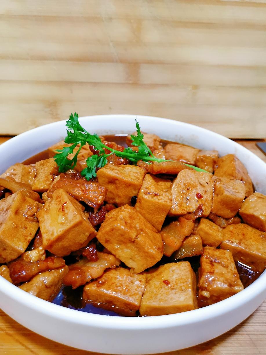 五花肉烧豆腐的做法