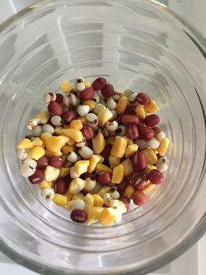 红豆薏米玉米粥的做法 步骤1