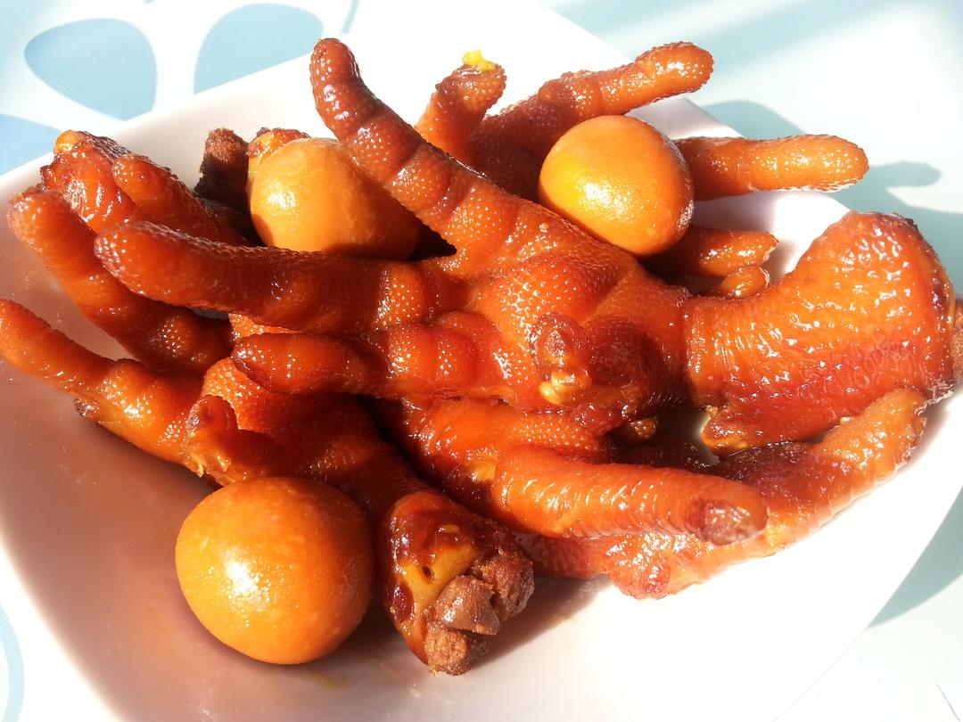 鹌鹑蛋烧鸡脚的做法