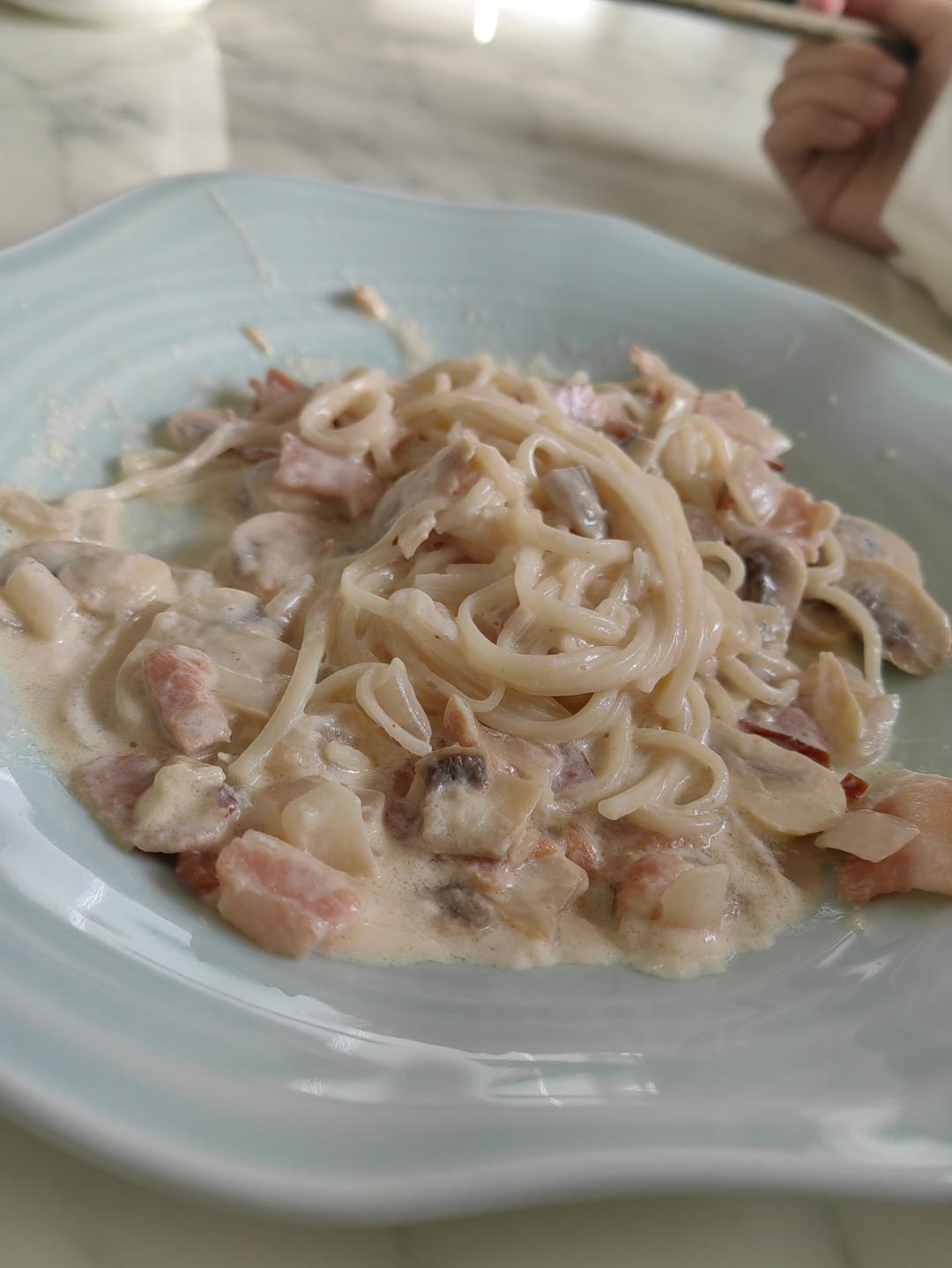 奶油蘑菇培根意大利面