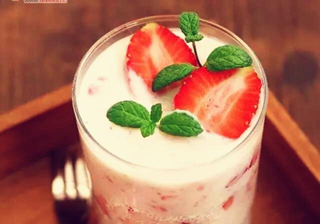 草莓奶昔Strawberry Milkshake