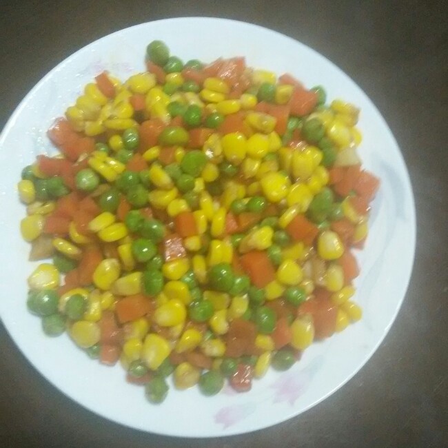 豌豆炒玉米炒胡萝卜炒肉