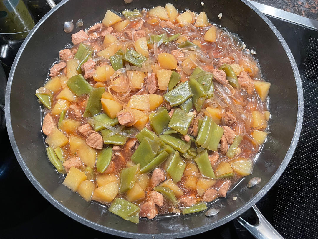 东北铁锅炖---猪肉粉条炖豆角