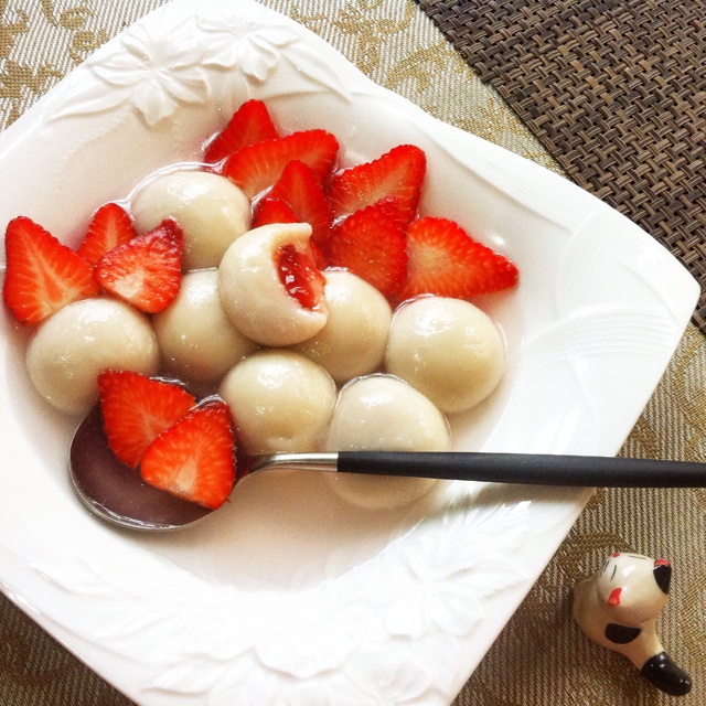 海龙女做的草莓汤圆