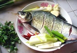 瑞粮美食汇 红烧鳊鱼详细教程，图文详解版的做法 步骤6
