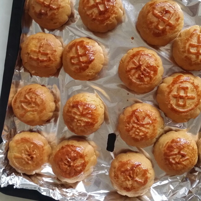 广式月饼——蛋黄莲蓉月饼