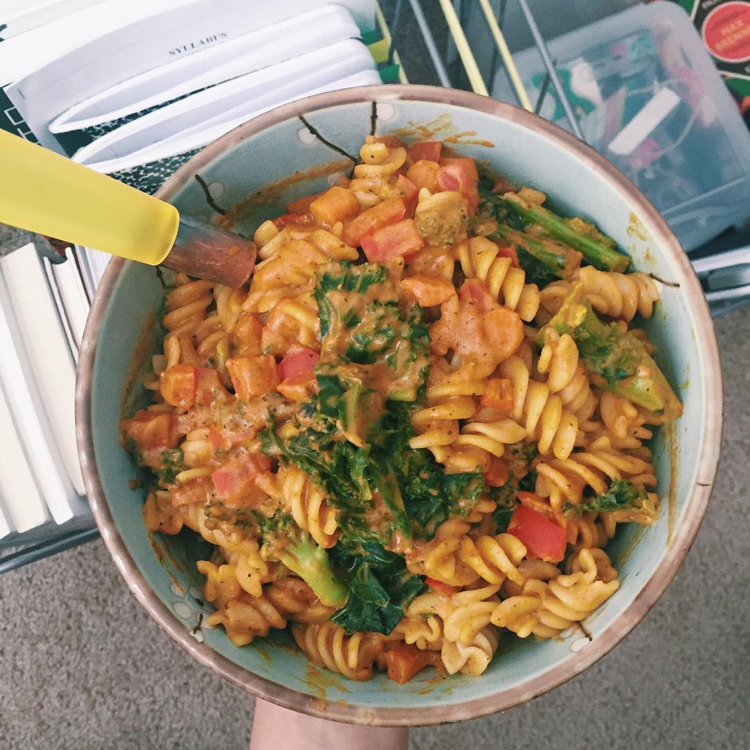 豆腐泡小姐做的羽衣甘蓝焖面curlykale