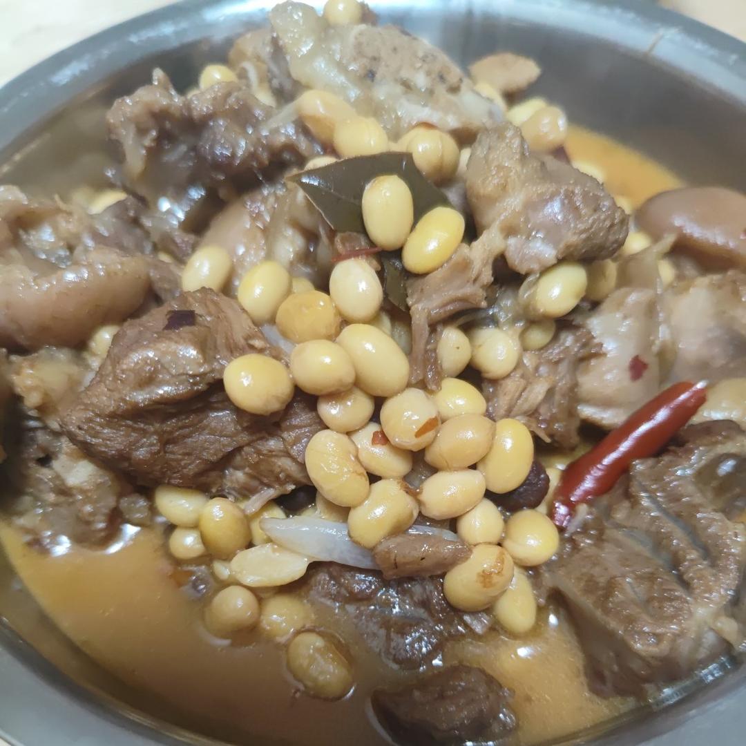 流口水的黄豆炖猪蹄