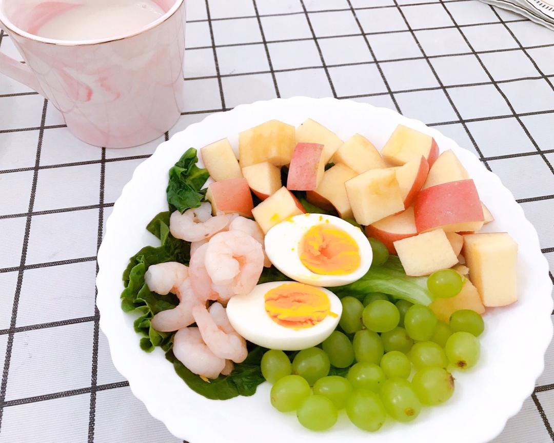 鸡蛋虾仁蔬果沙拉的做法