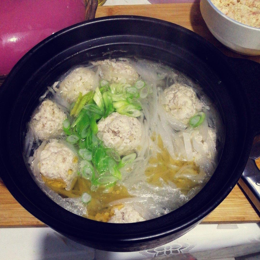 【10分钟系列】白萝卜豆腐圆子汤