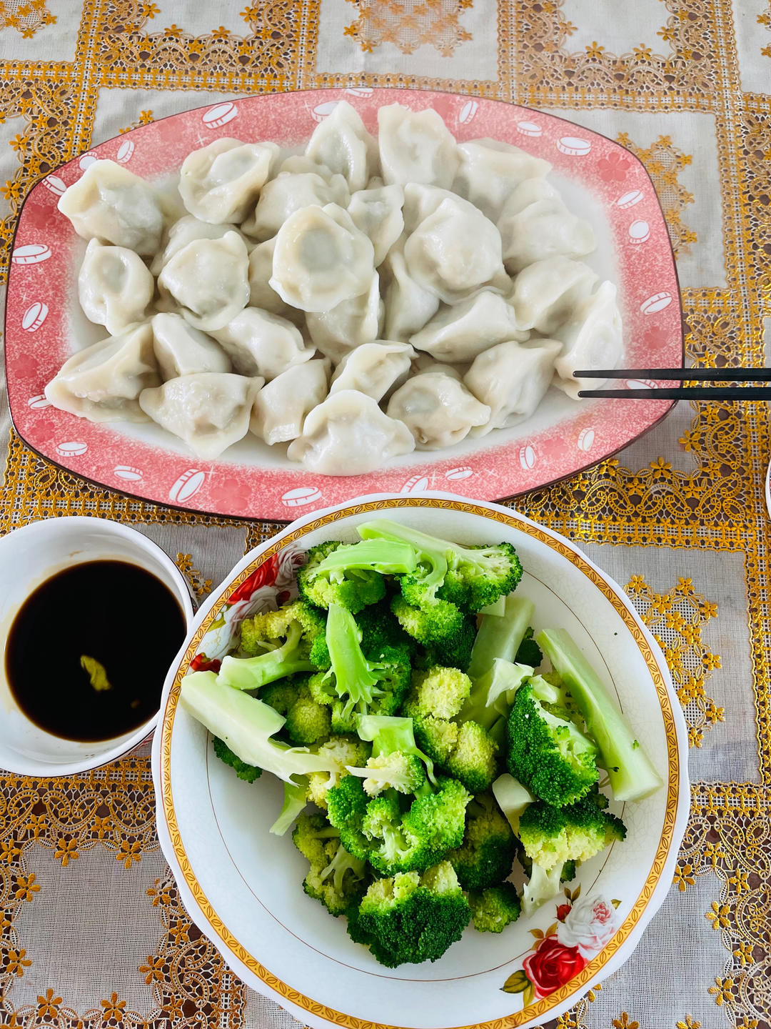猪肉芹菜水饺