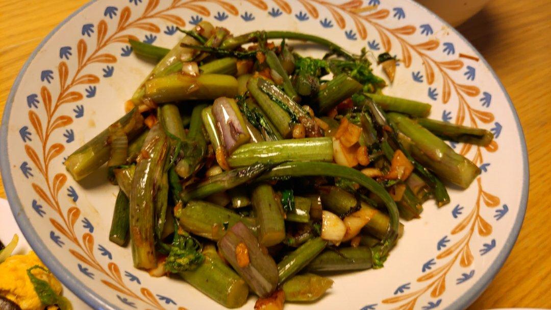 清炒红菜苔