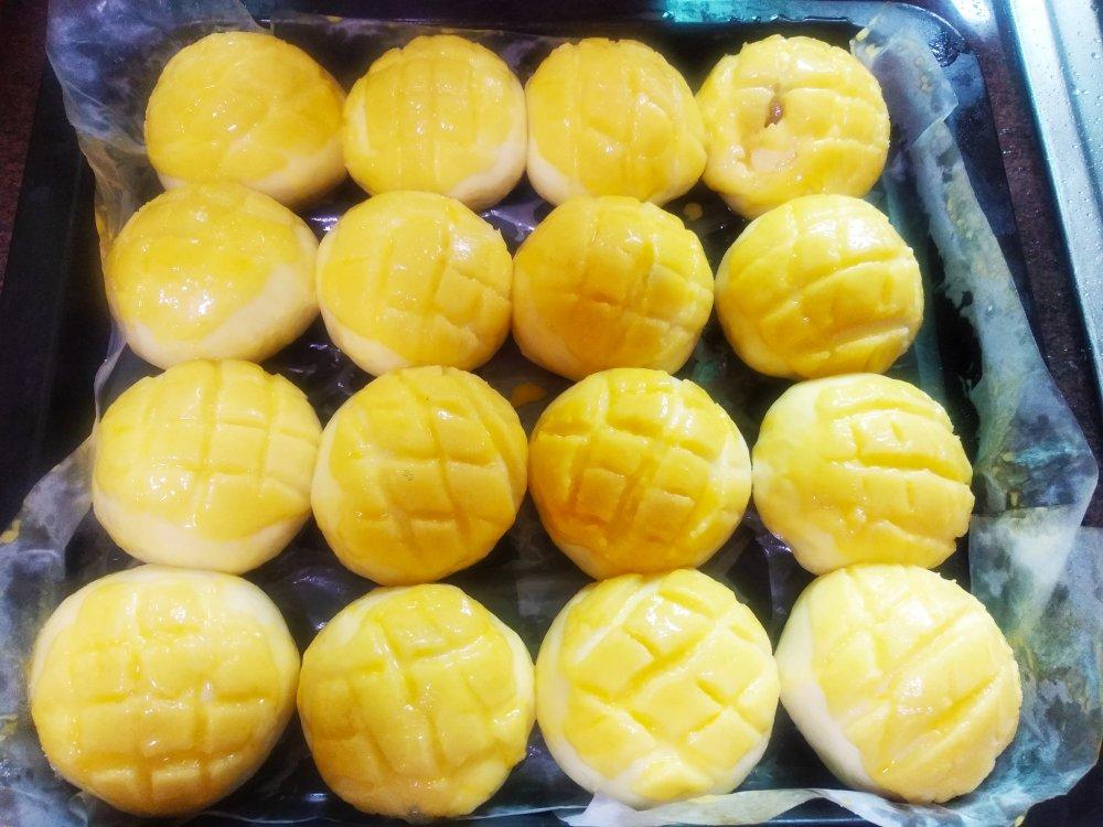 好吃到炸裂的港式菠萝包（附带制作酥皮的小视频）