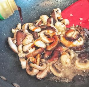 江南菜——蚝油双菇油面筋的做法 步骤6