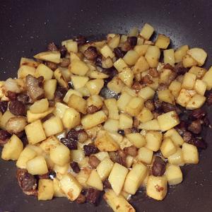 牛肉土豆焖饭的做法 步骤3