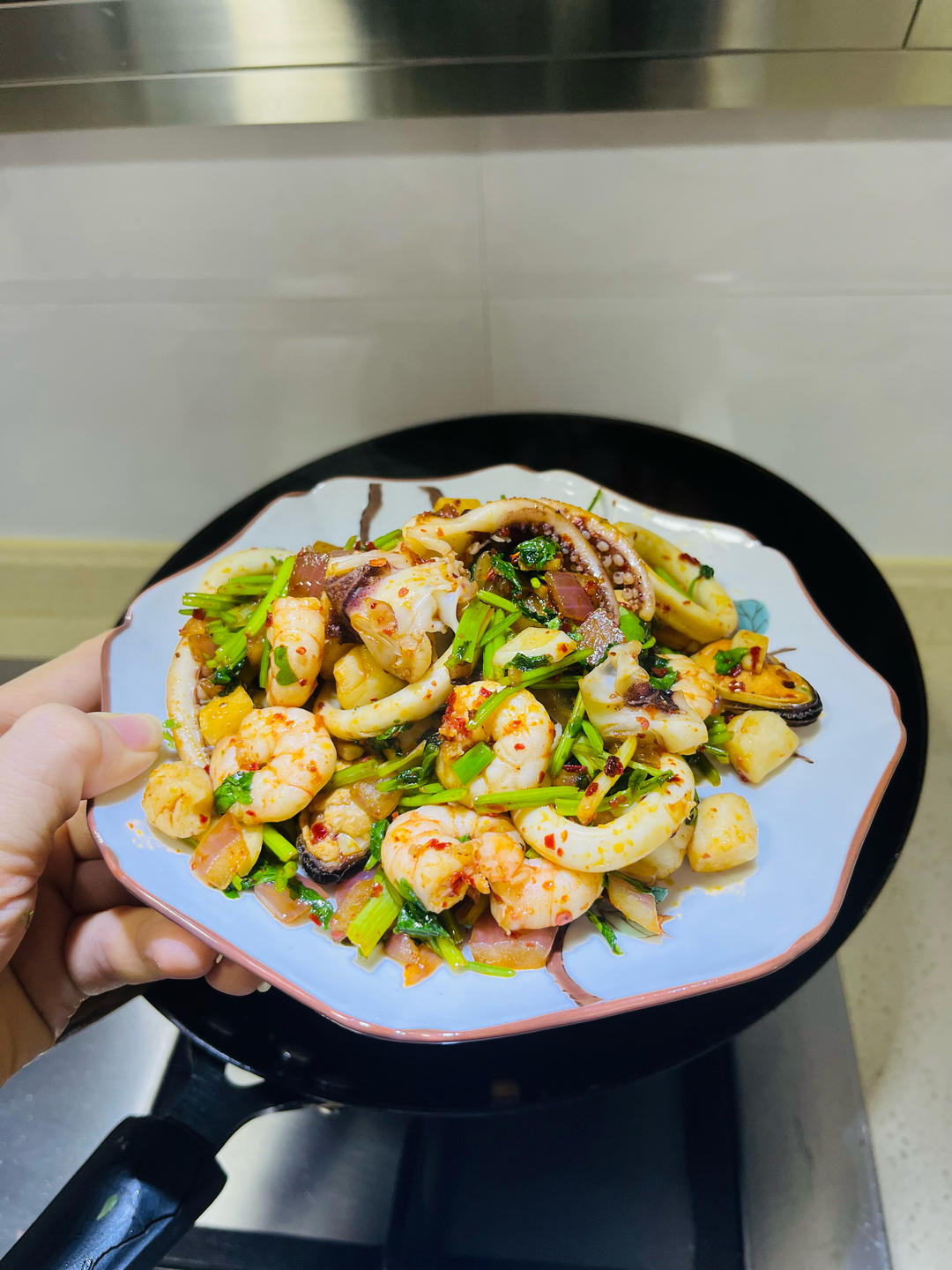 洋葱香菜炒海鲜什锦